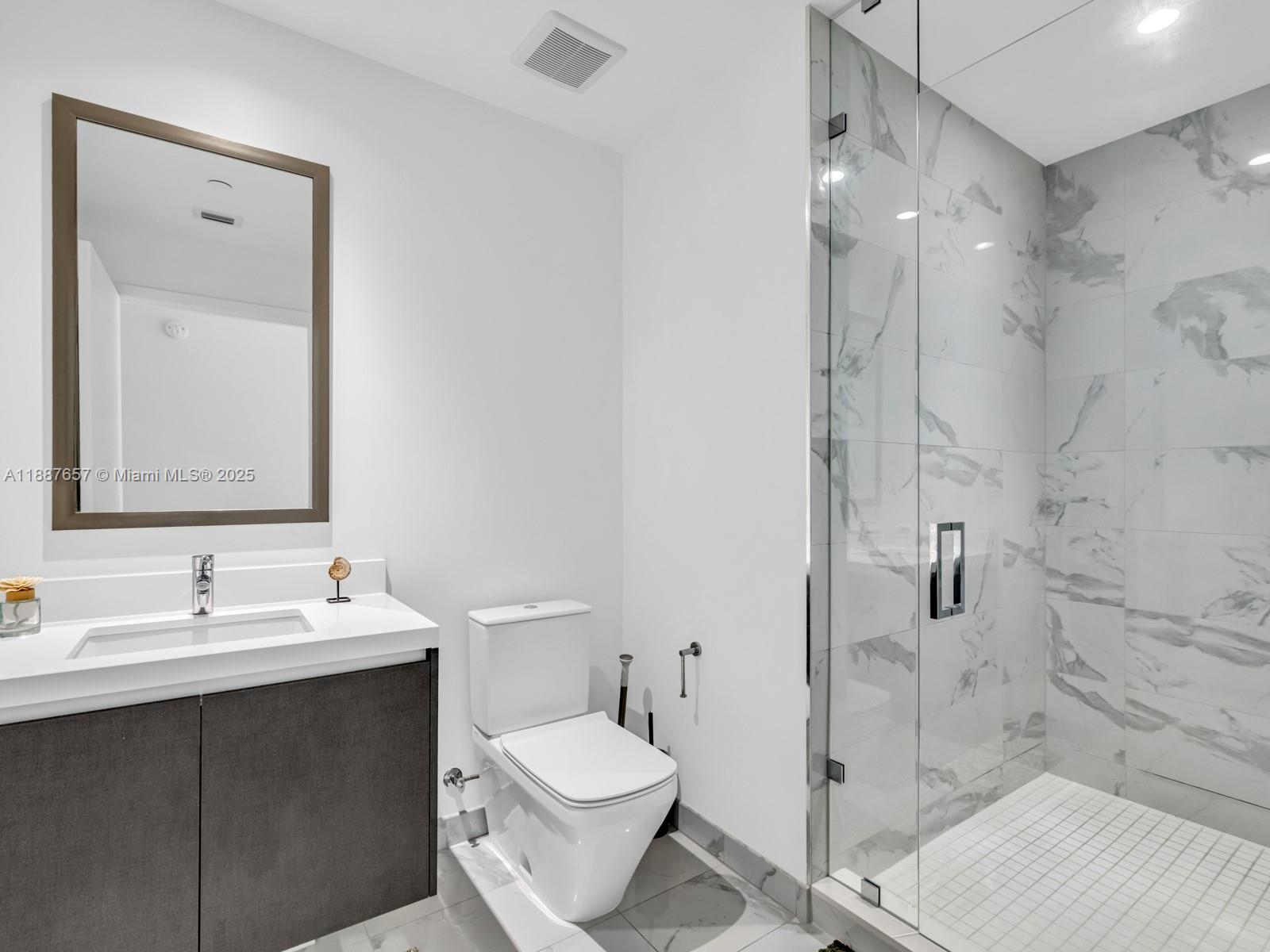 PARAMOUNT MIAMI WORLDCENT - Residential Lease