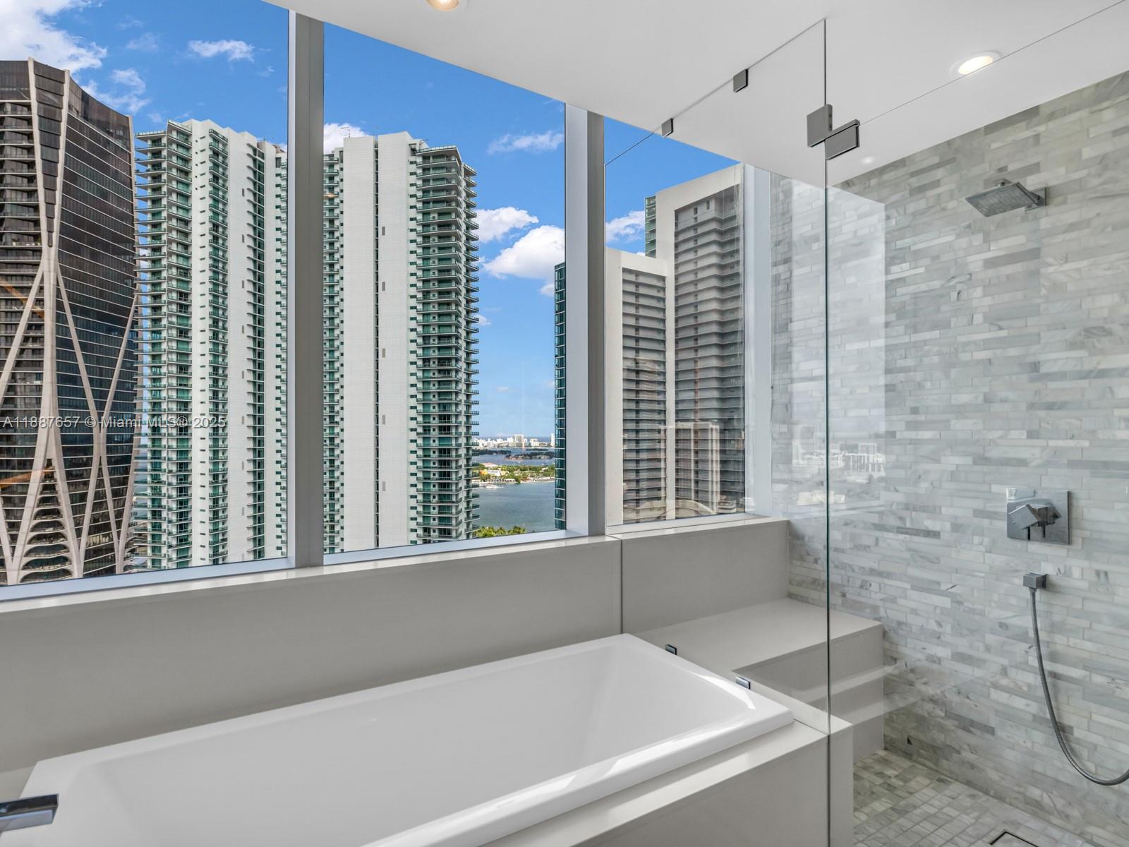 PARAMOUNT MIAMI WORLDCENT - Residential Lease