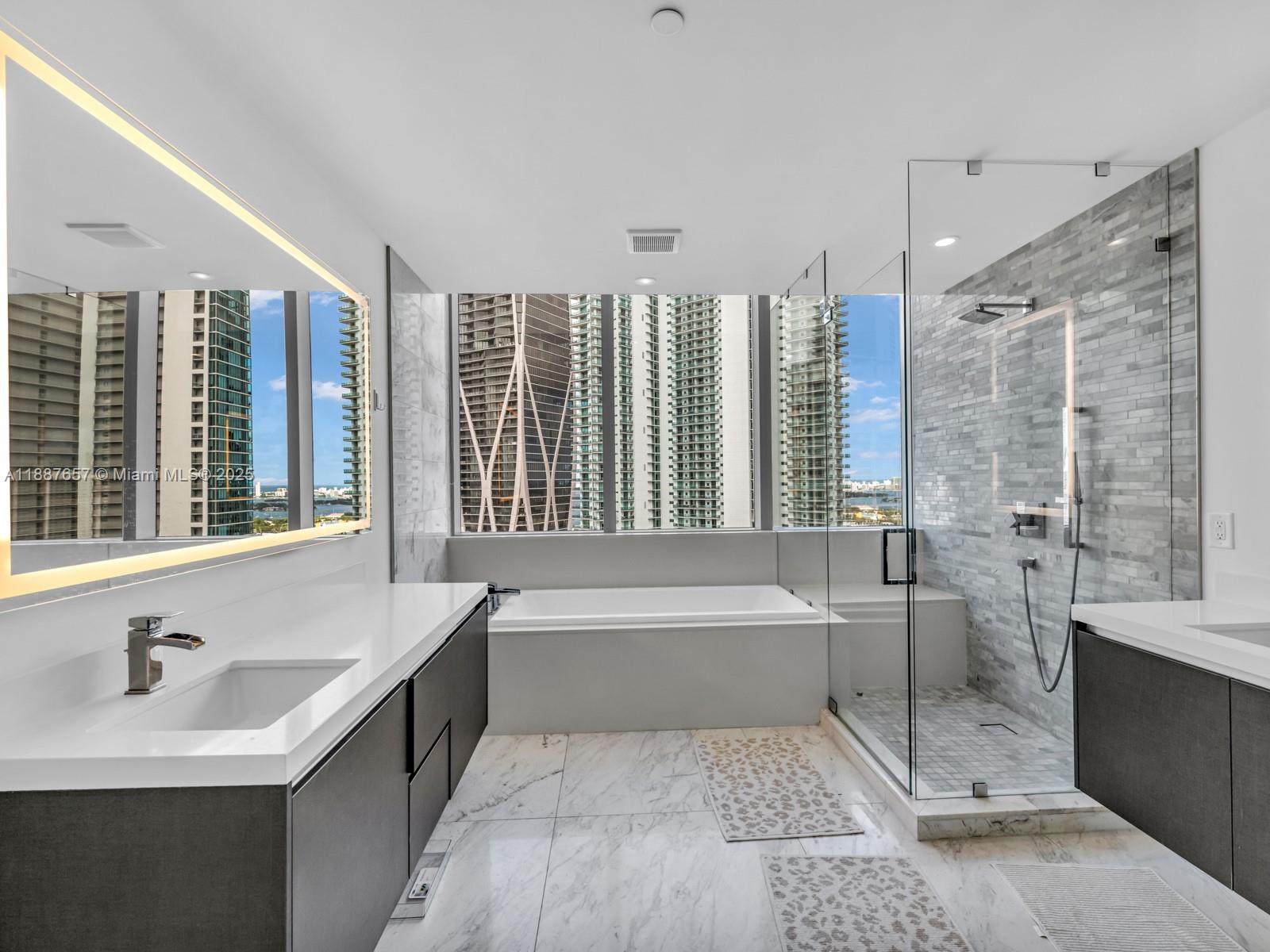 PARAMOUNT MIAMI WORLDCENT - Residential Lease