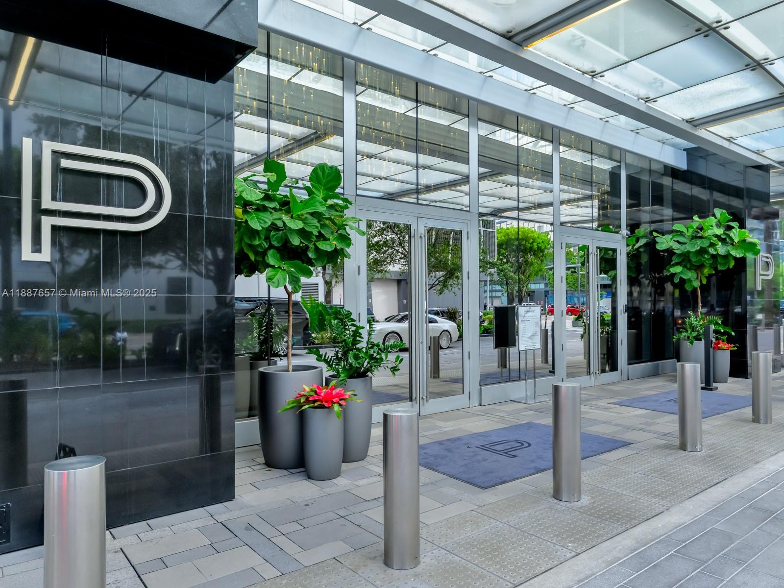 PARAMOUNT MIAMI WORLDCENT - Residential Lease