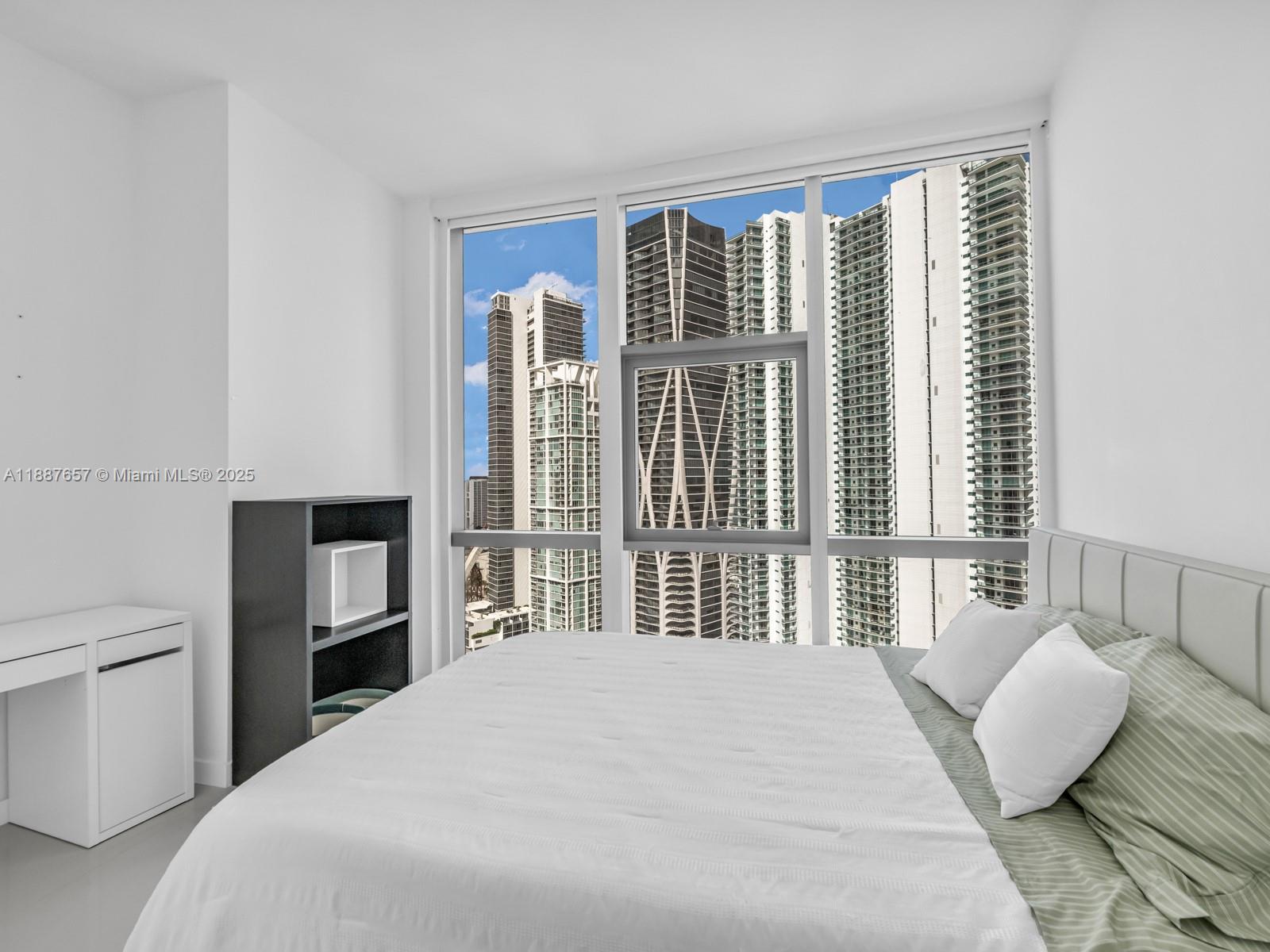 PARAMOUNT MIAMI WORLDCENT - Residential Lease