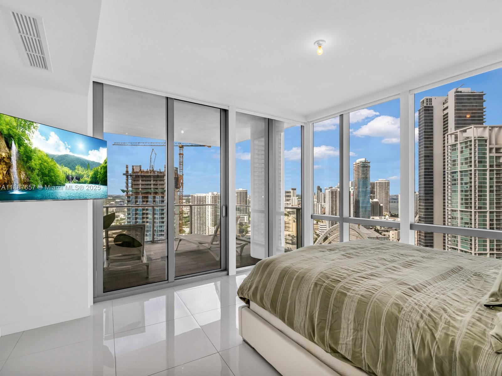 PARAMOUNT MIAMI WORLDCENT - Residential Lease
