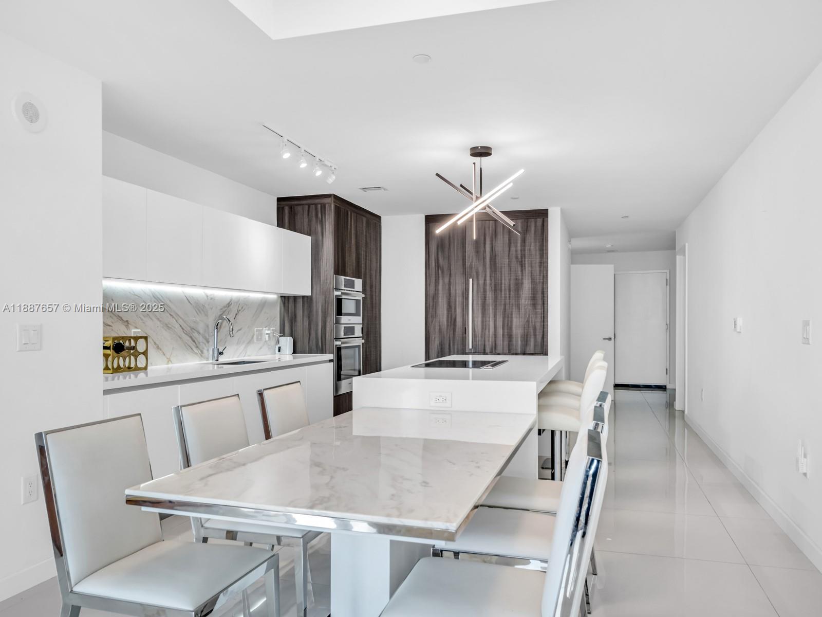 PARAMOUNT MIAMI WORLDCENT - Residential Lease