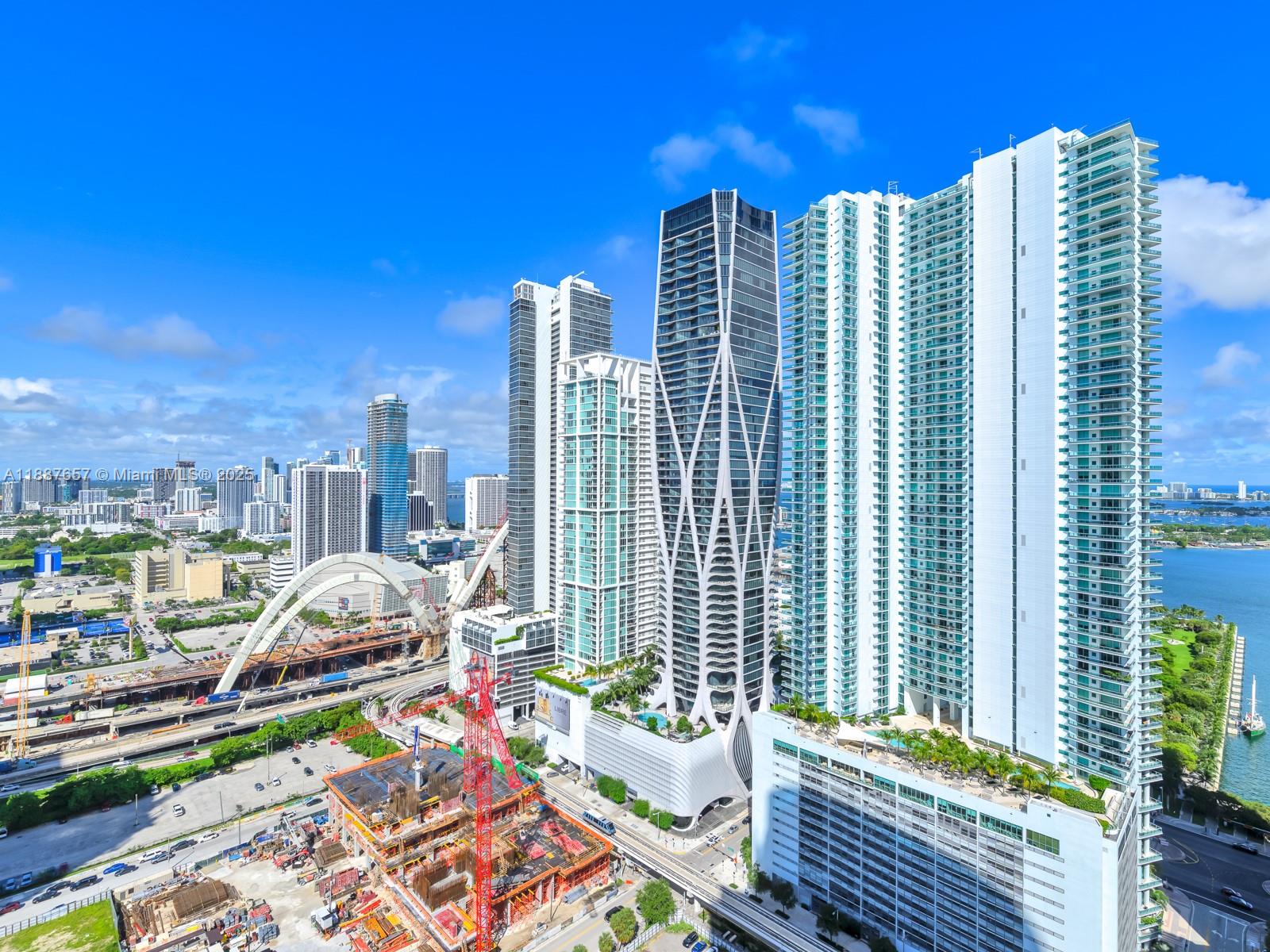 PARAMOUNT MIAMI WORLDCENT - Residential Lease