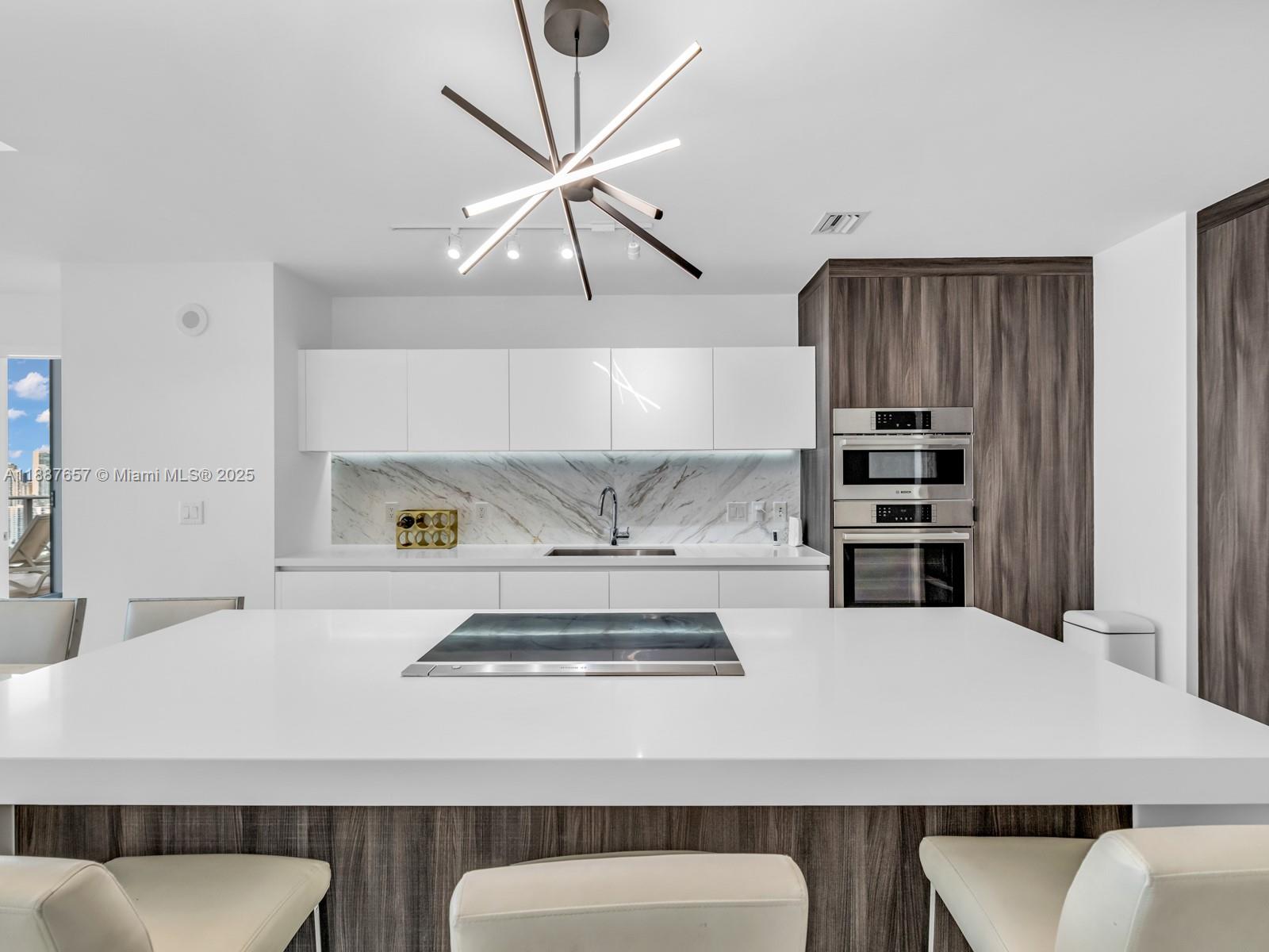 PARAMOUNT MIAMI WORLDCENT - Residential Lease