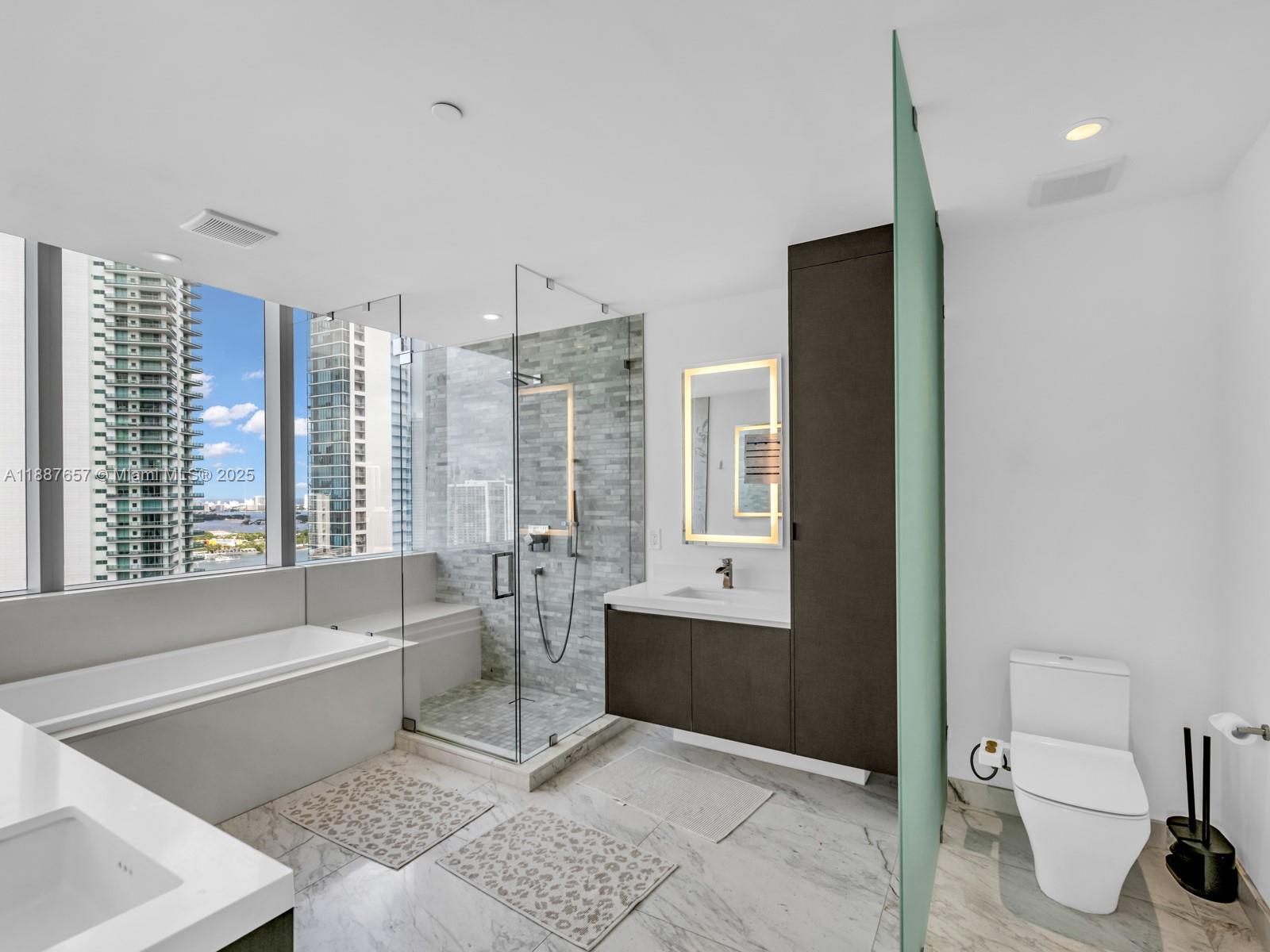 PARAMOUNT MIAMI WORLDCENT - Residential Lease