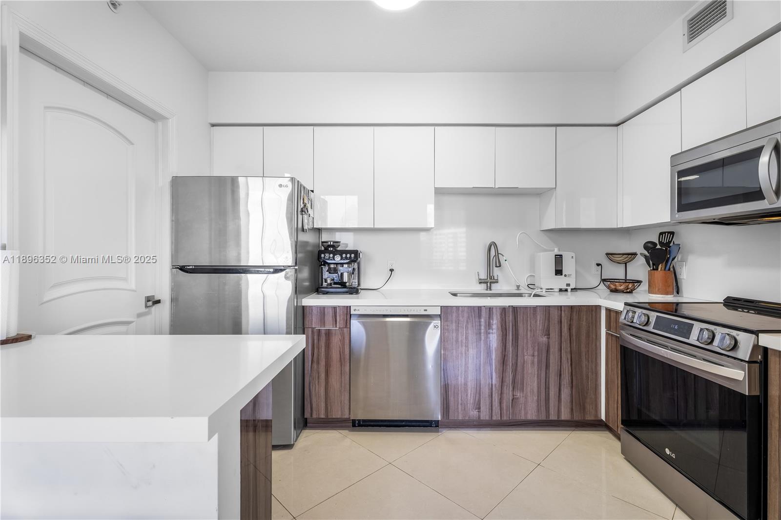 1330 West Ave 905