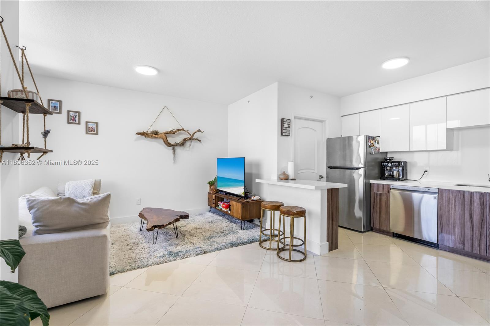 1330 West Ave 905