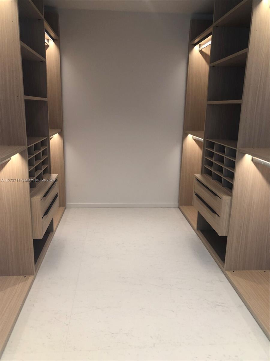 2000 OCEAN - Residential