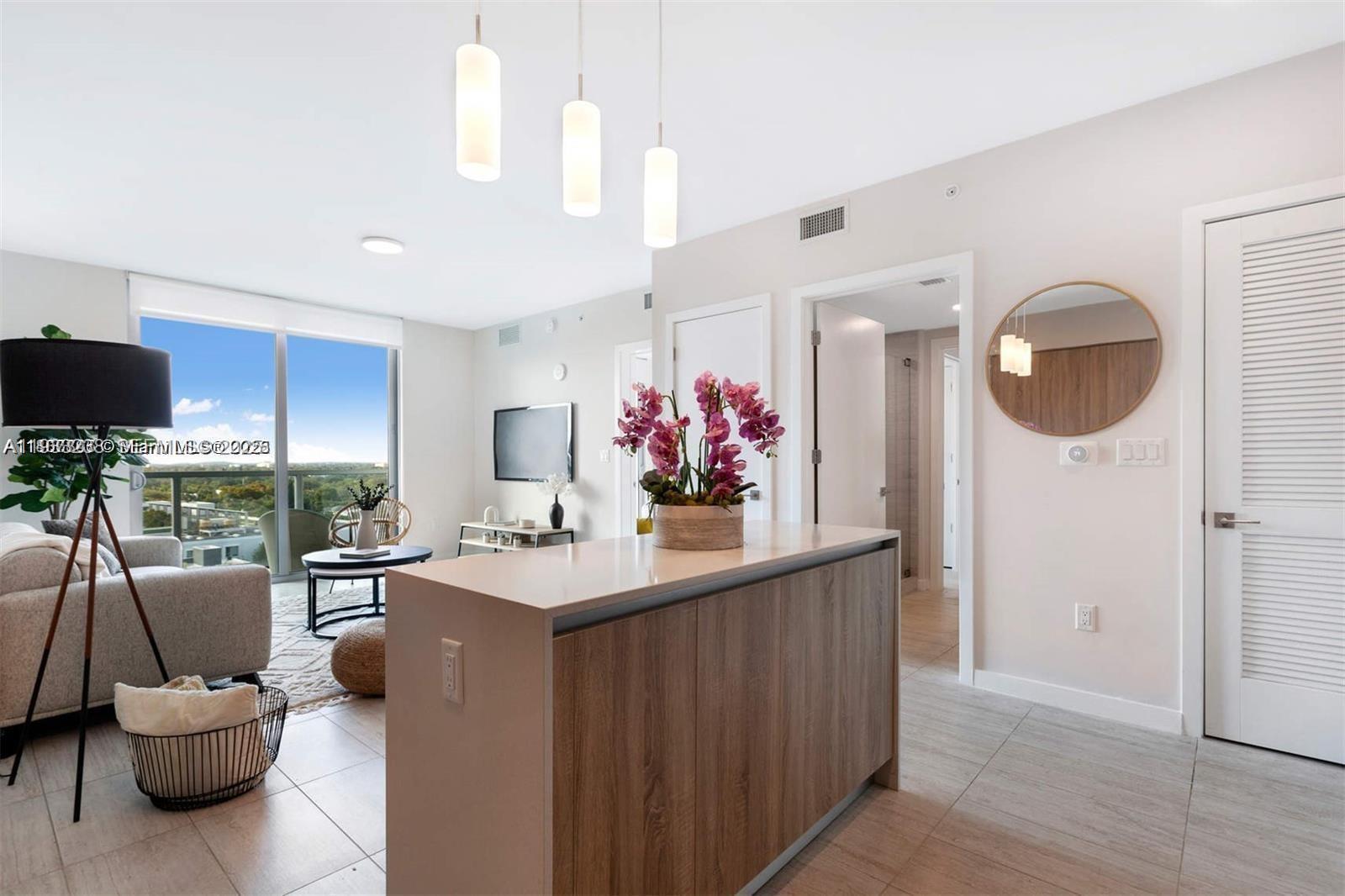 QUADRO CONDO - Residential