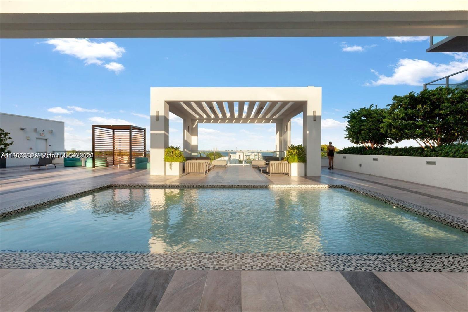 QUADRO CONDO - Residential