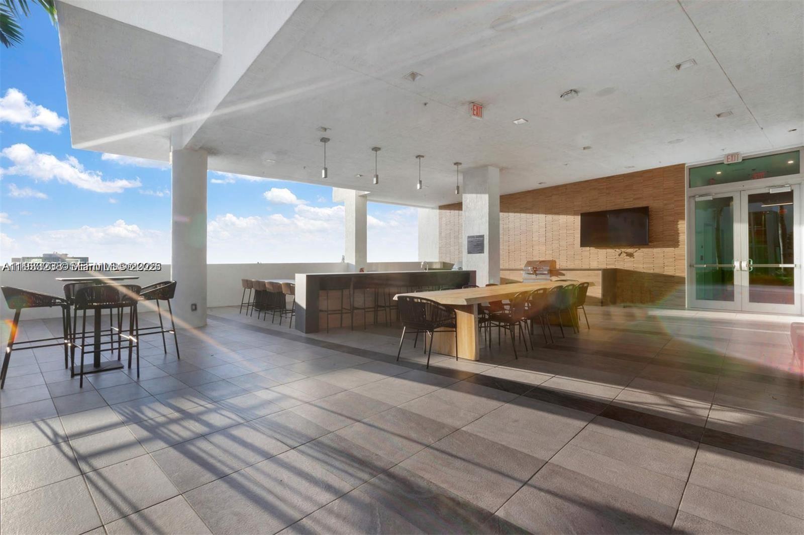 QUADRO CONDO - Residential