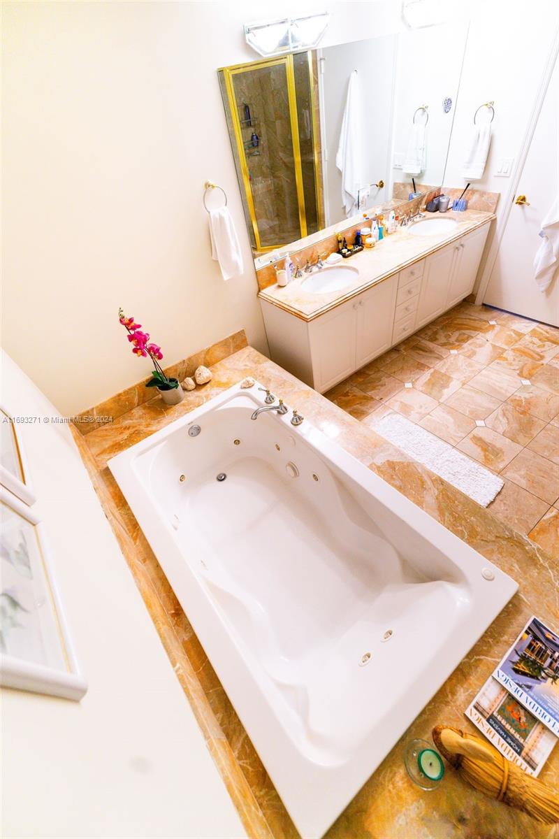 SOLIMAR CONDO - Residential