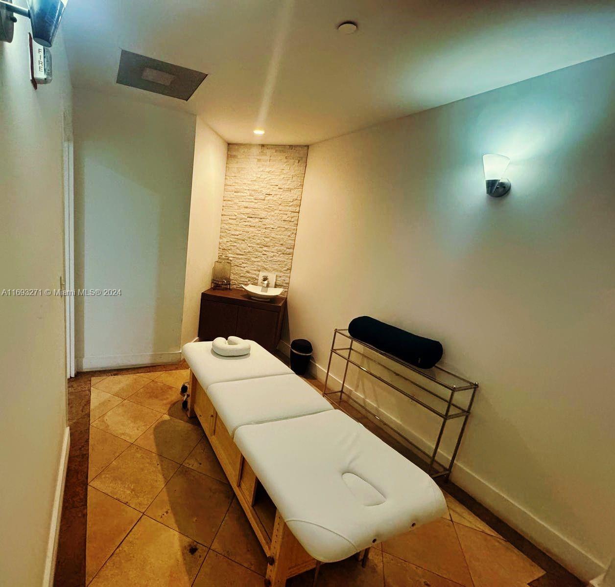 SOLIMAR CONDO - Residential