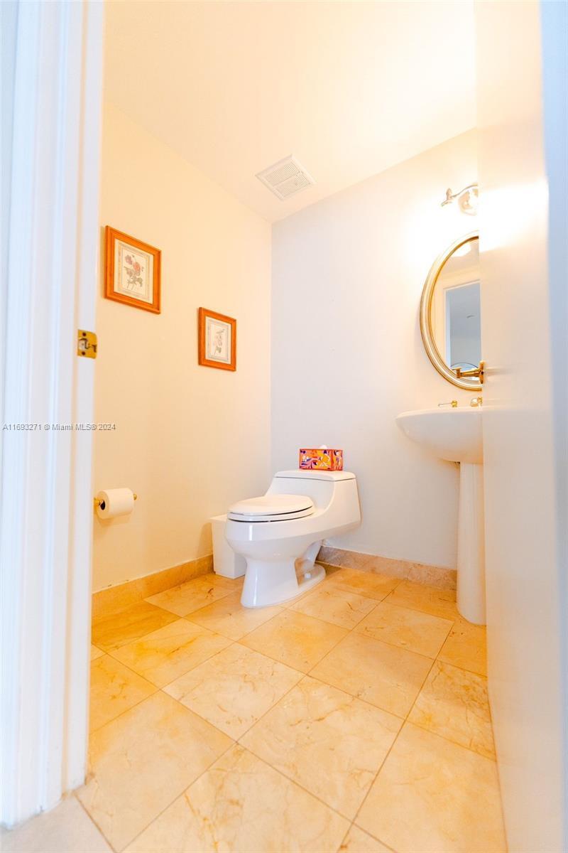 SOLIMAR CONDO - Residential