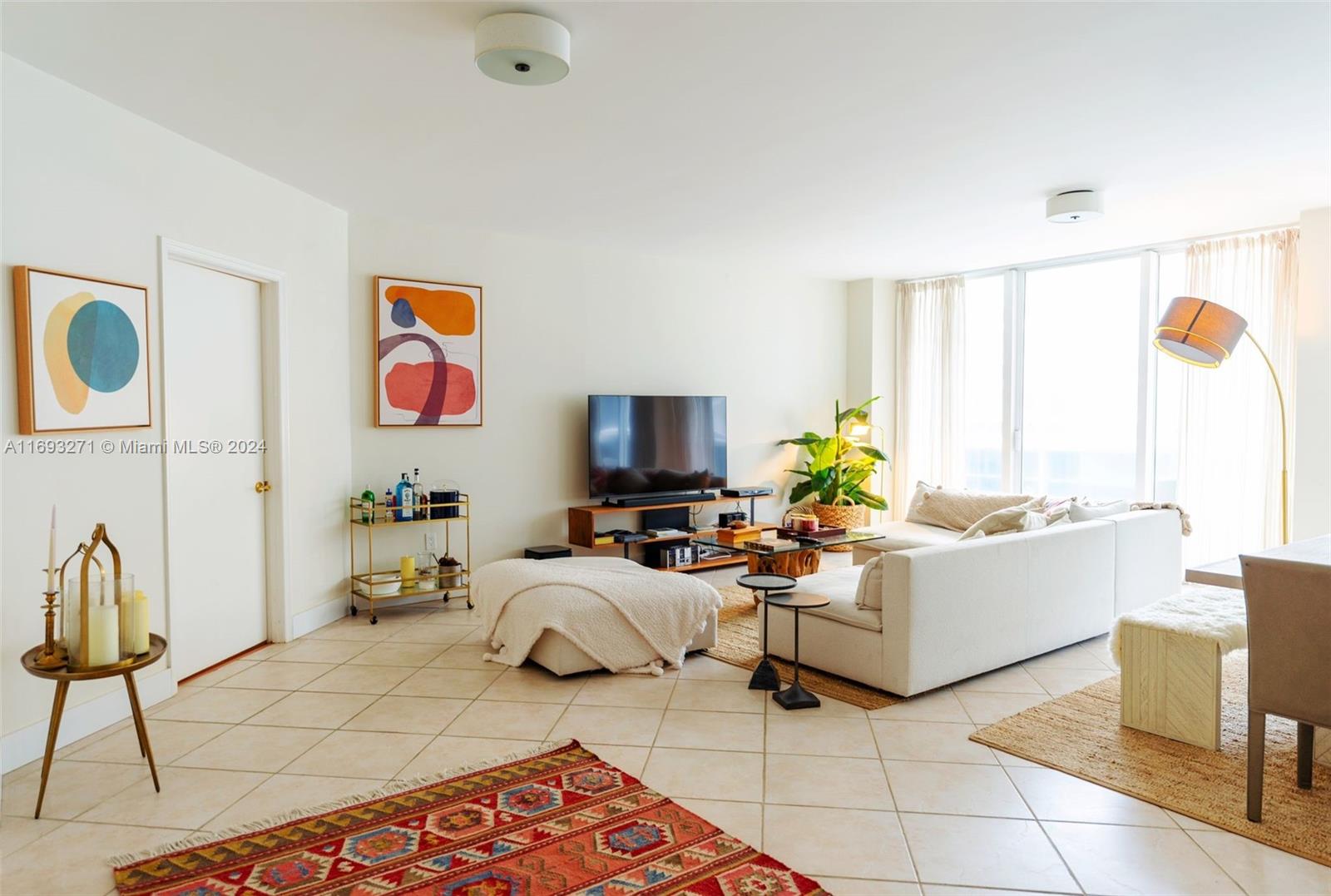 SOLIMAR CONDO - Residential