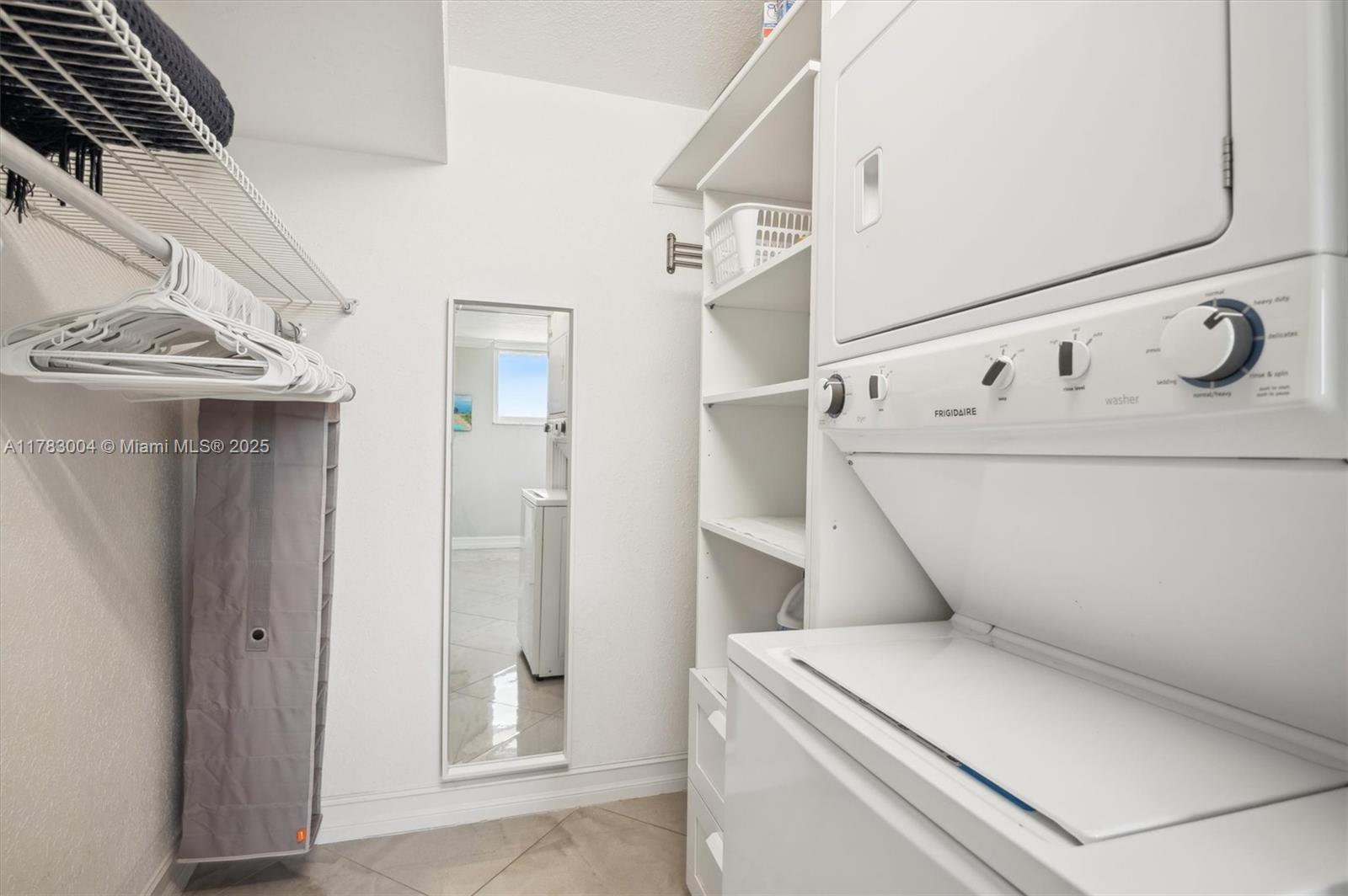 HOLLYBROOK GOLF AND TENNIS - Residential