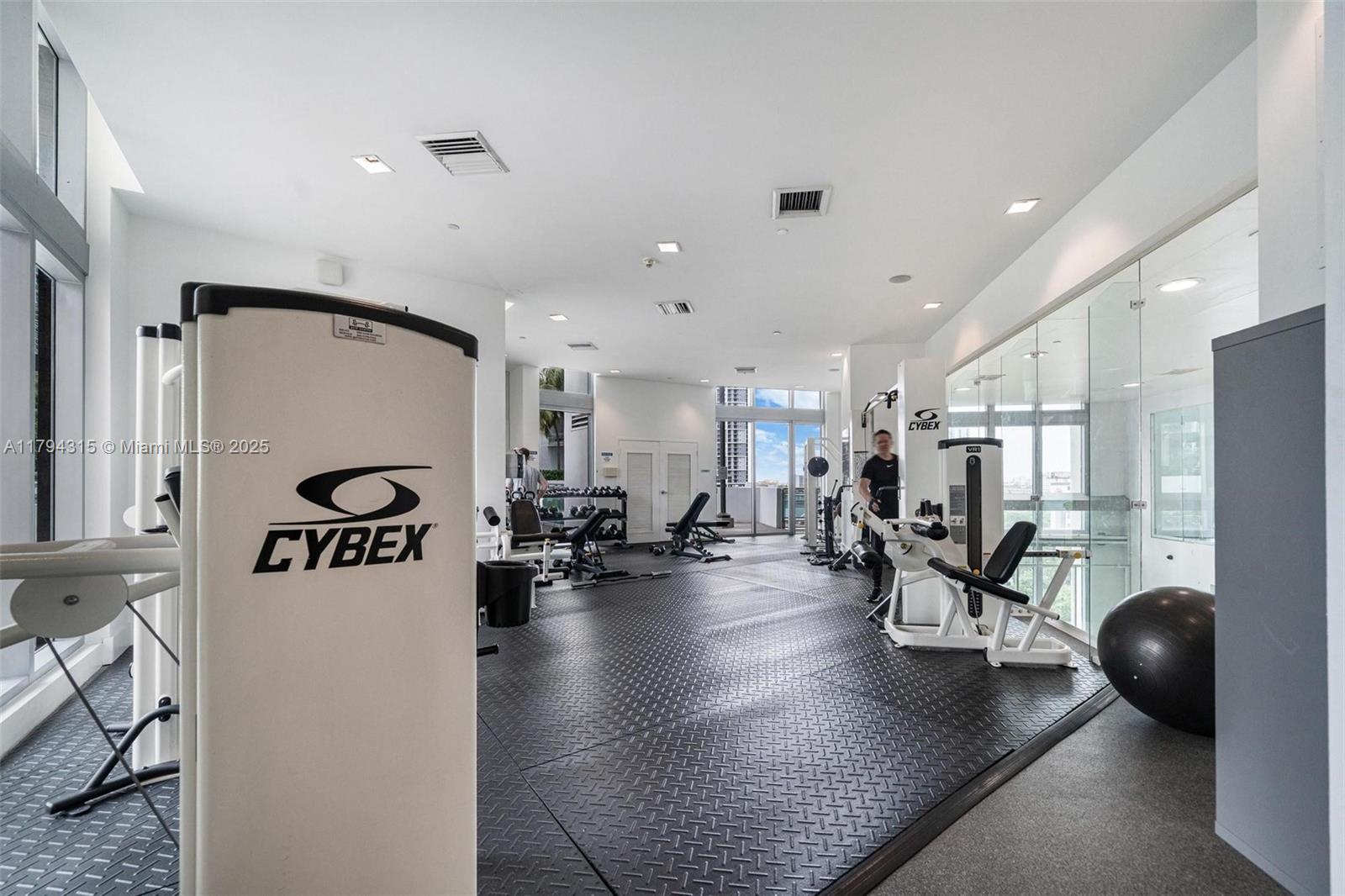 WIND CONDO - Residential