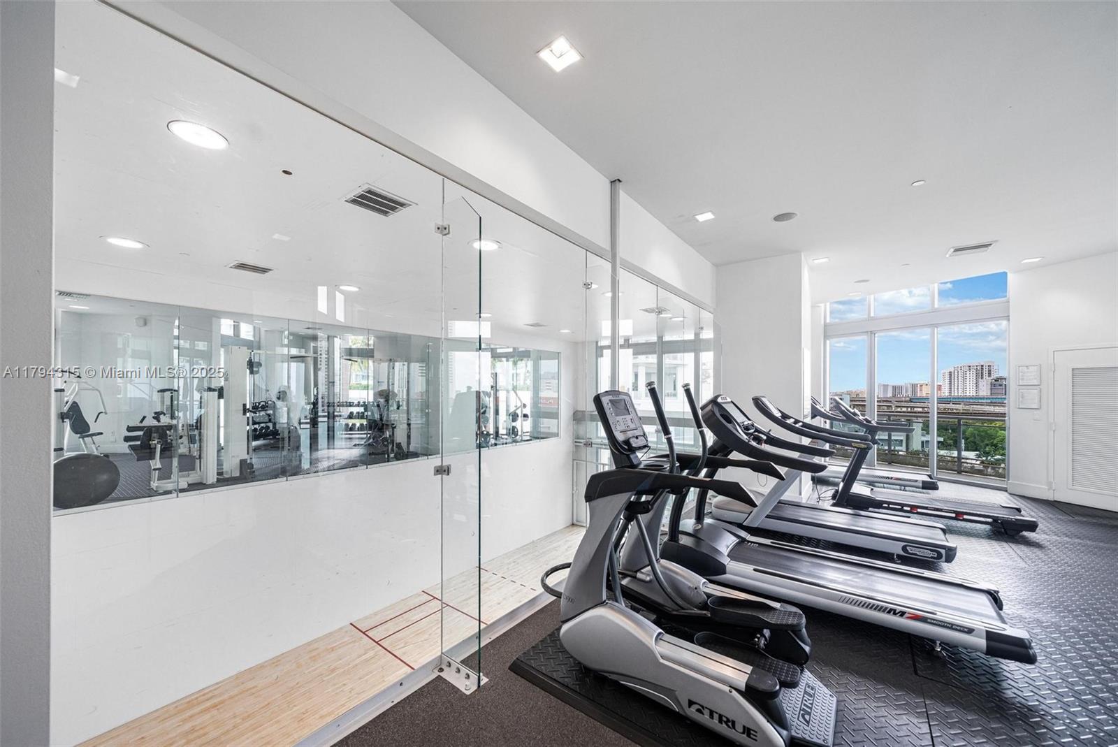 WIND CONDO - Residential