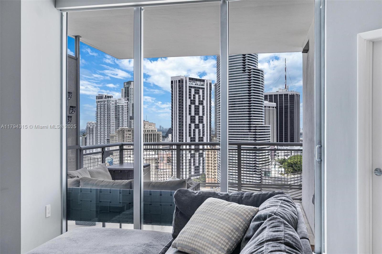 WIND CONDO - Residential