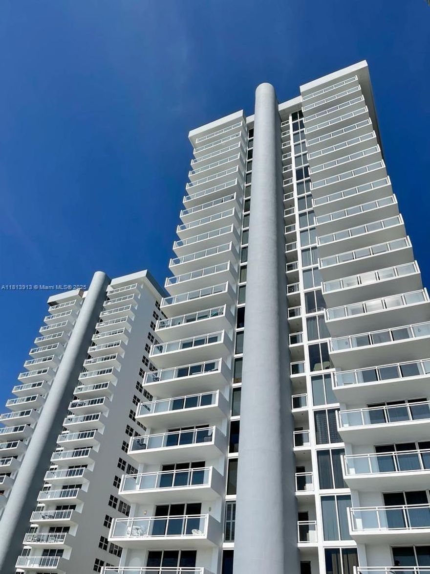 Experience the luxury of oceanfront living at its finest! This totally renewed, furnished apartment offers breathtaking direct ocean views and stunning sunrises over the Atlantic Ocean. With numerous on-premises amenities and 22 floors of luxury oceanfront living, this is the perfect place to call home. Located directly between Fort Lauderdale and Miami, this is in one of the most sought-after areas of Florida’s Gold Coast. Just 15 minutes away from Fort Lauderdale International airport and 10 minutes from legendary shopping at Bal Harbour and Aventura. Don’t miss out on this opportunity to live in paradise!