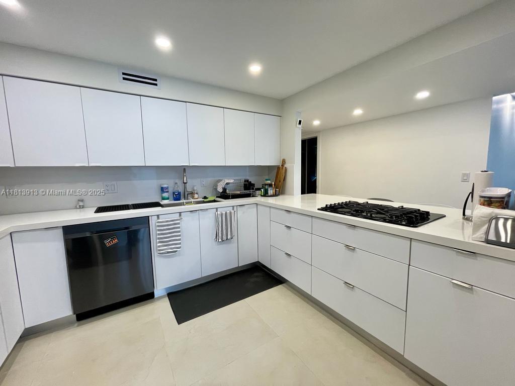 PARKER PLAZA CONDO ESTATE - Residential Lease