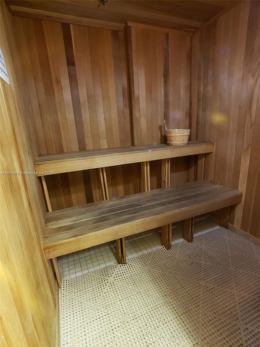 THE COLLINS CONDO - Residential Lease