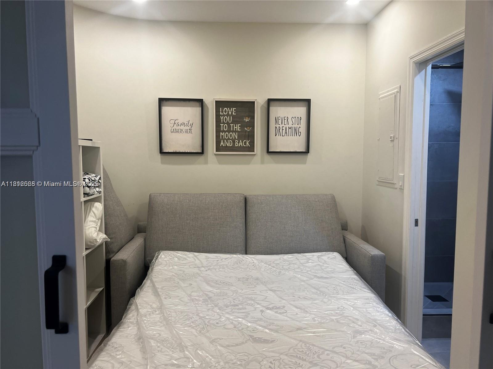 THE COLLINS CONDO - Residential Lease