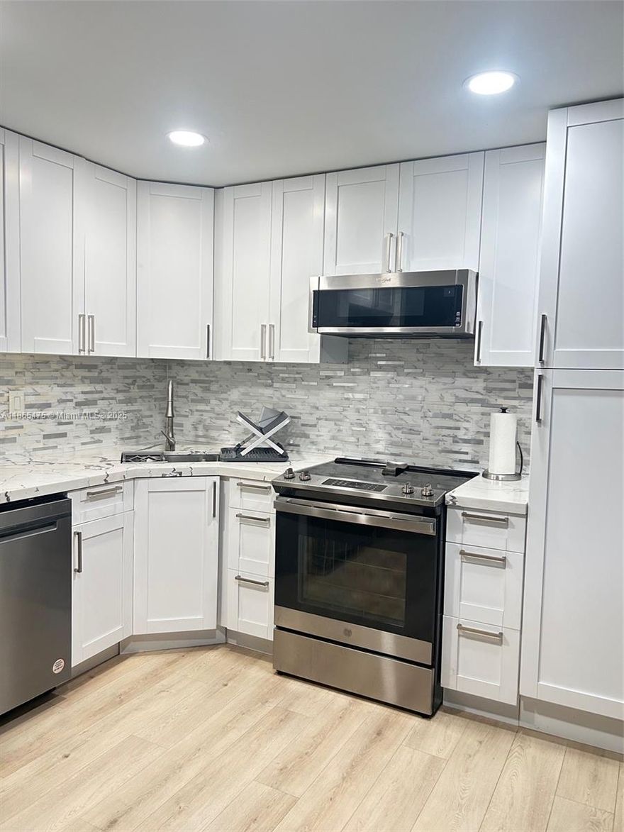 WYNMOOR IS 55 + COMMUNITY RENT RESORT STYLE  IT IS 2 BEDRROM 2 FULL BATHROOM  12 MONTHS $ 1,750  NO FURNITURE   $ 2,000 FURNITURE 12 MONTH  OR SEASONAL RENT NO LESS THAN 4 MONTH PRICE $ 3,000 PAY RENT FULL MONTHS IN ADVANCE THE UNIT IS COMPLETED  FULL FURNITURE FREE WORRIES , ONLY ENJOY FLORIDA WEATER ,  NEW WATERPROOF VINYL FLOORING, CUSTOM DESIGNED CLOSETS*PANORAMIC LAKE WITH FOUNTAIN VIEW FR BOTH BEDROOMS HAVE A WATER VIEW, GREAT FOR SCACAPE THE COLD THIS WINTER !! ENJOY HOT TUB, POOL, PICKELLBALL, TENIS COURTS, PRIVATE RESTAURANT, BUS, A LOT OF ACITIVIES AT THE WATER , RIVER POOL CLOSE TO PUBLIX PARKS AND MALLS 25 MIN FROM THE BEACH A LOT OF AMENITIES.  TENANT RESPONSABLE FOR ELECTRICITY