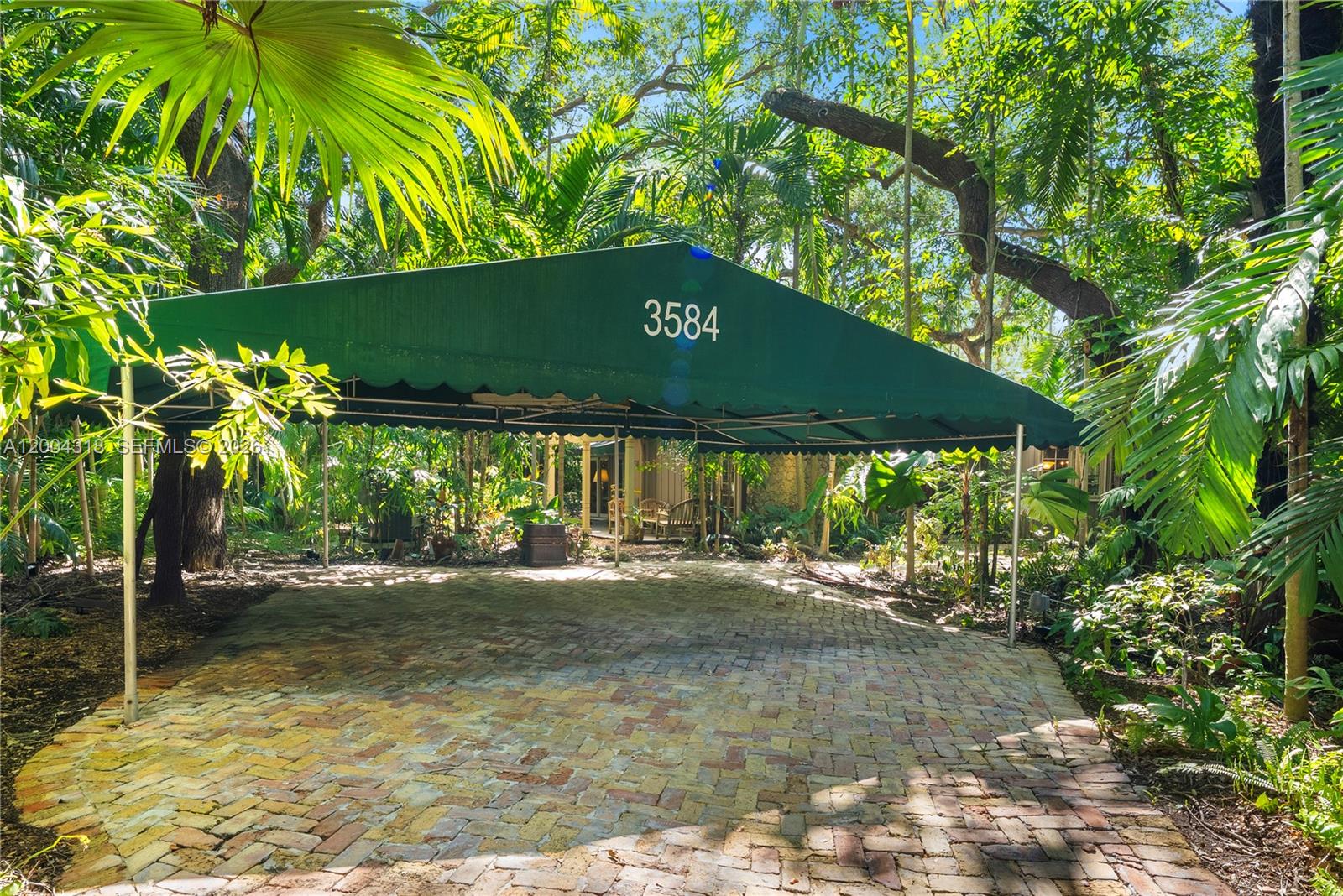 THE MOORINGS PB 31-52 - Residential