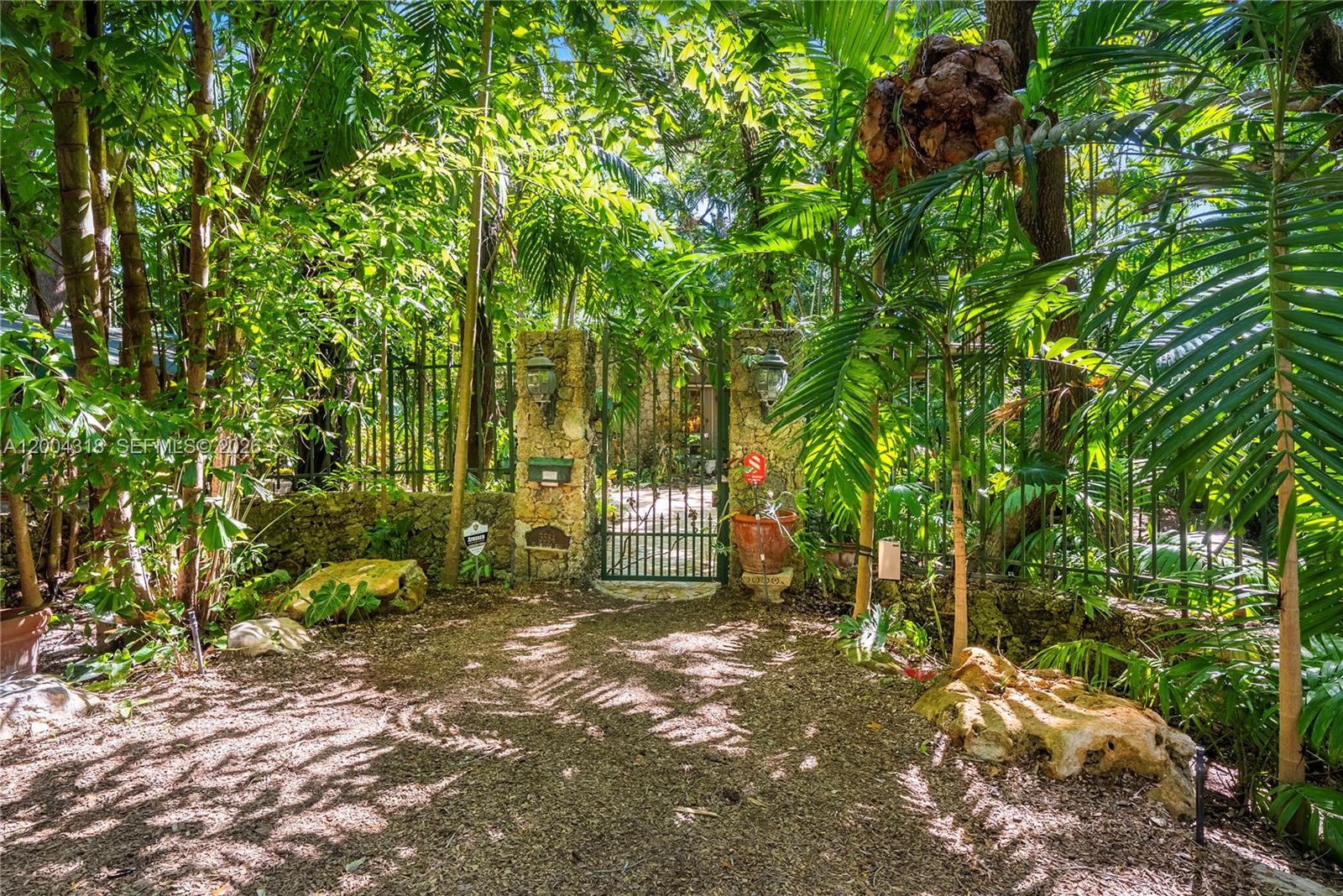 THE MOORINGS PB 31-52 - Residential