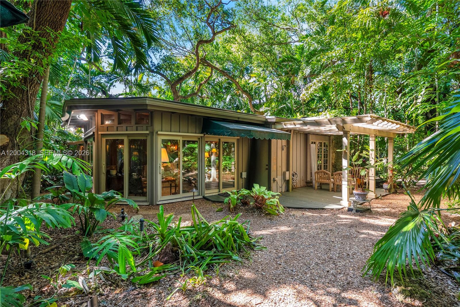 THE MOORINGS PB 31-52 - Residential