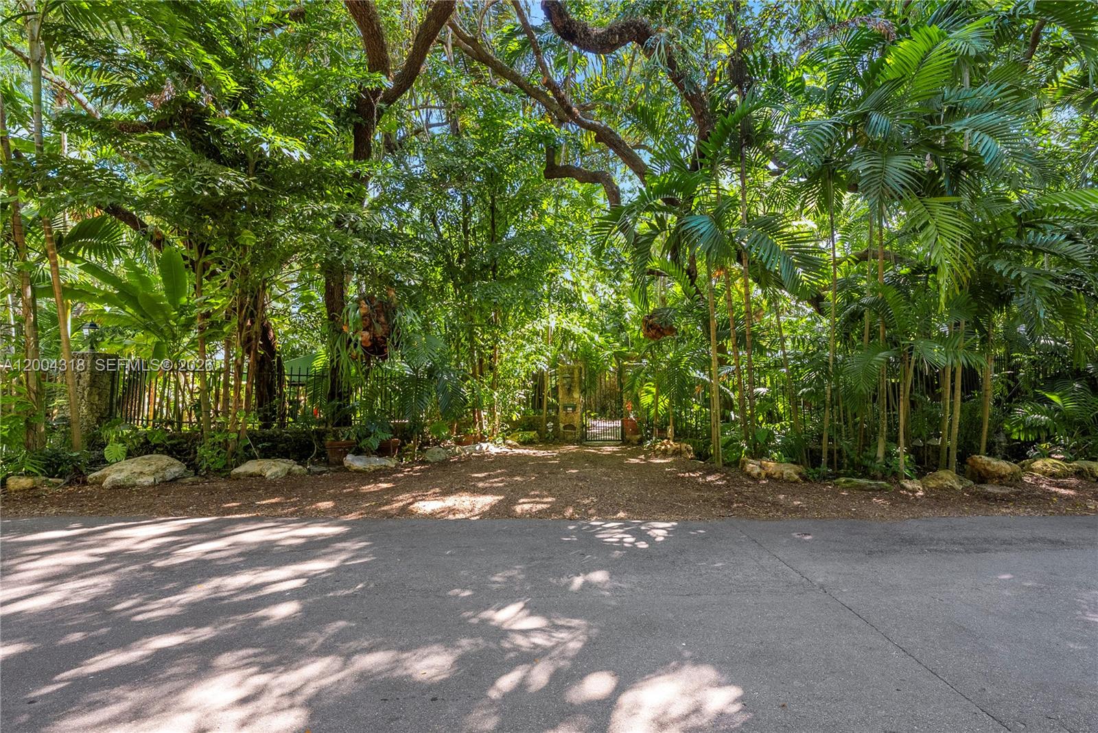 THE MOORINGS PB 31-52 - Residential