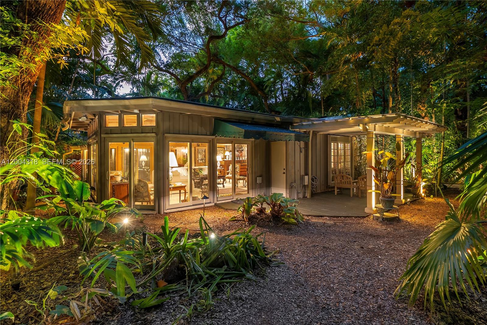 THE MOORINGS PB 31-52 - Residential