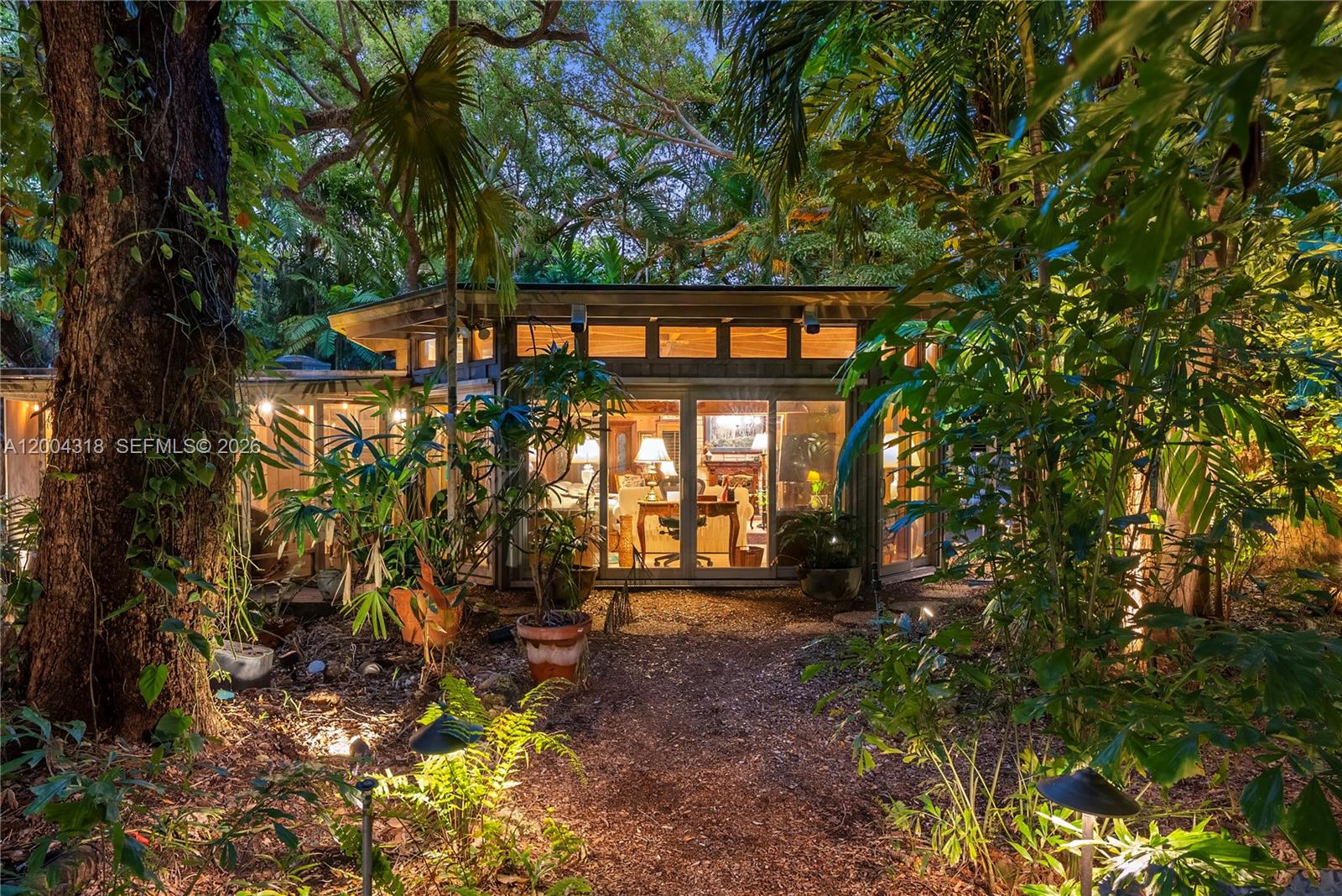 THE MOORINGS PB 31-52 - Residential