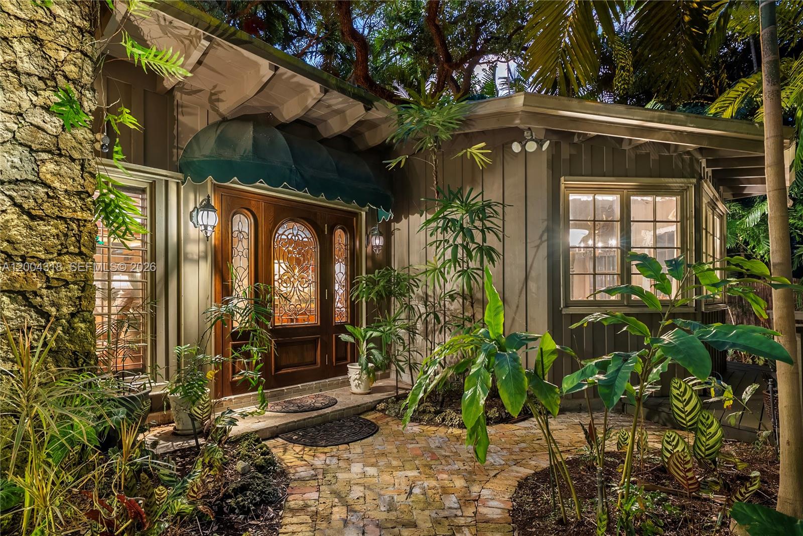 THE MOORINGS PB 31-52 - Residential