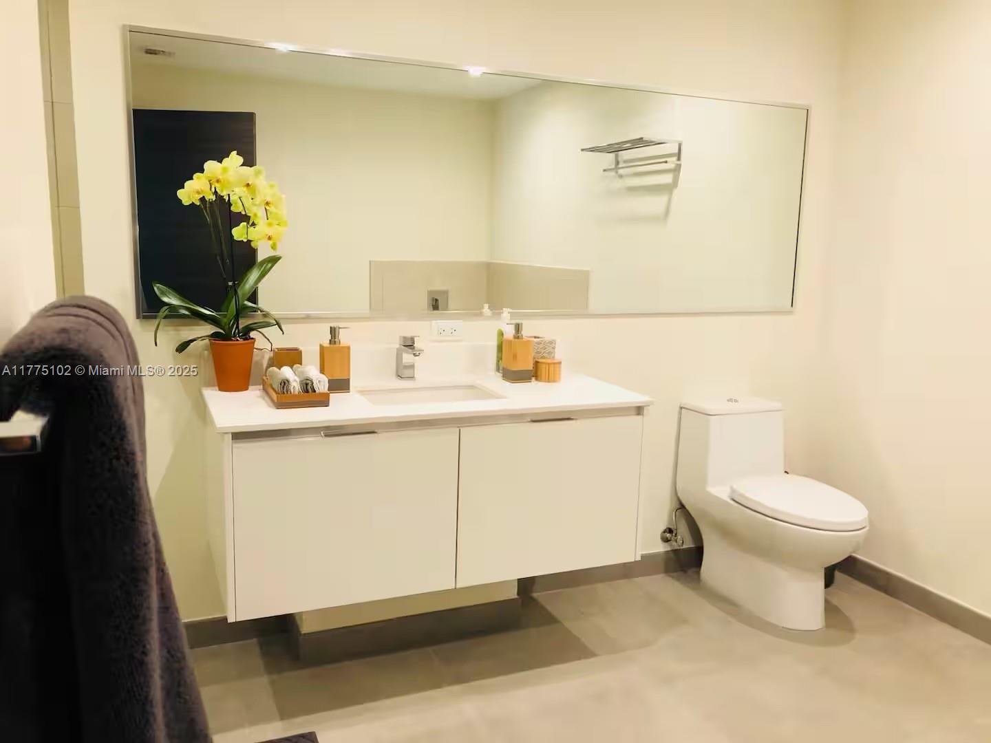 COSTA HOLLYWOOD CONDO - Residential