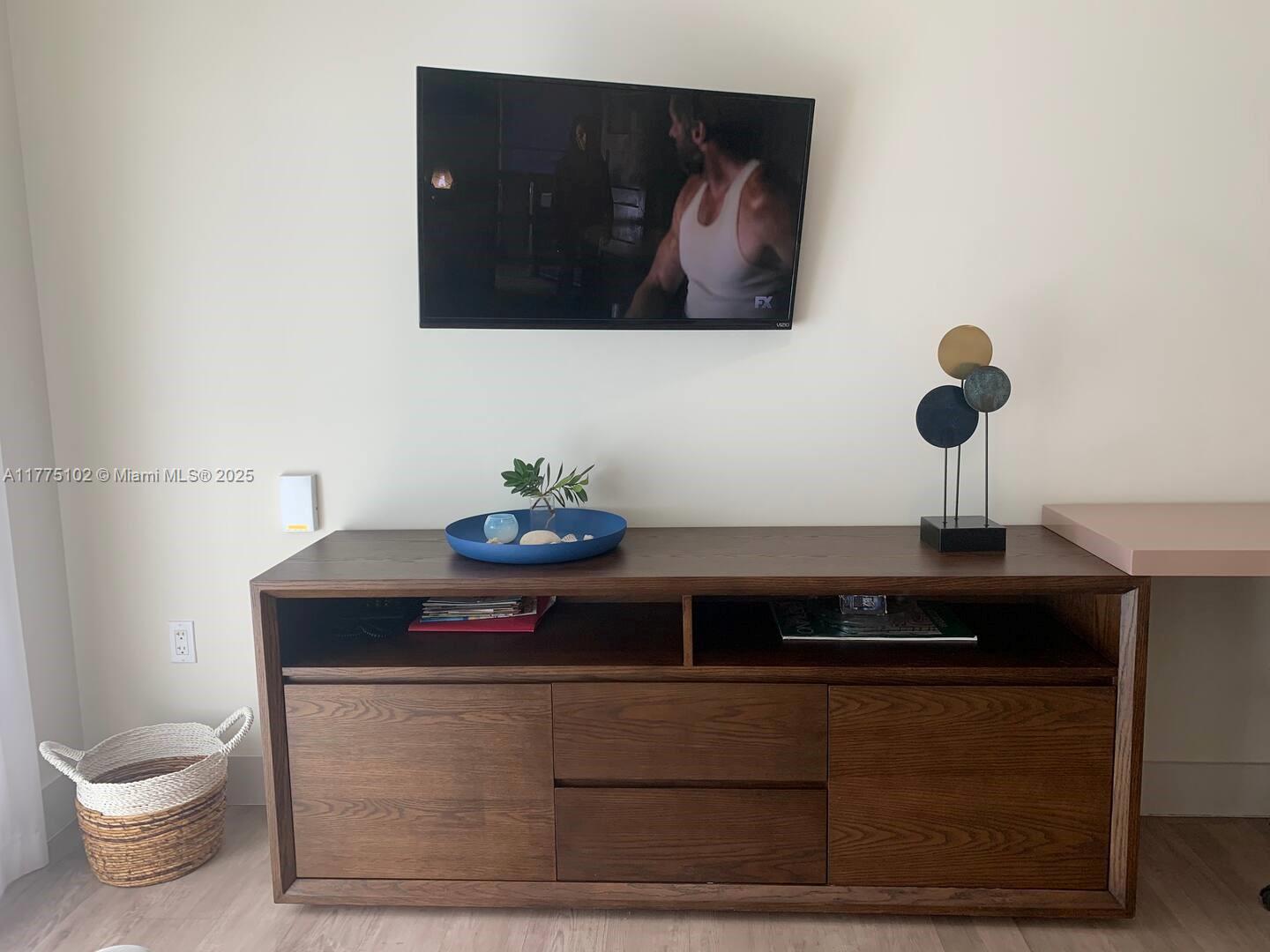 COSTA HOLLYWOOD CONDO - Residential