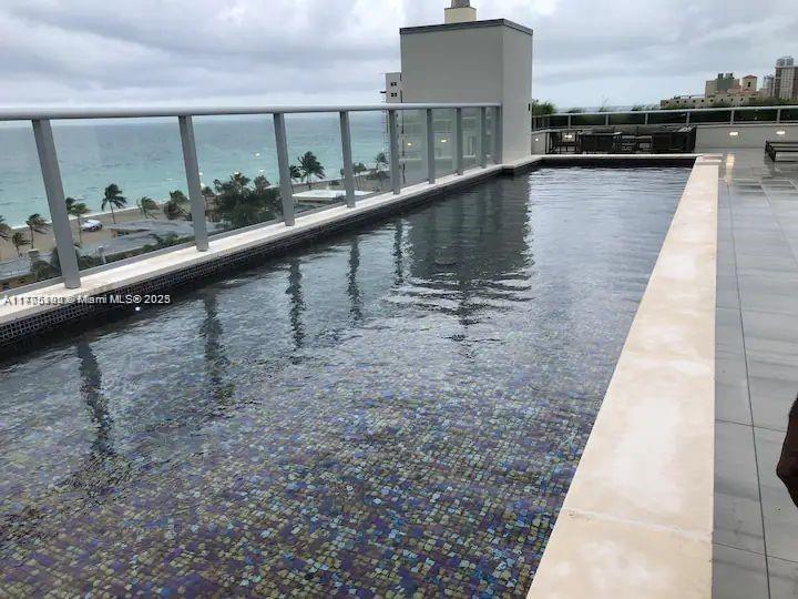 COSTA HOLLYWOOD CONDO - Residential