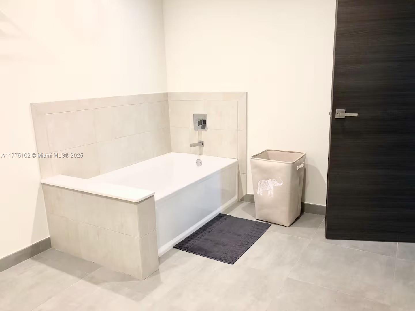 COSTA HOLLYWOOD CONDO - Residential