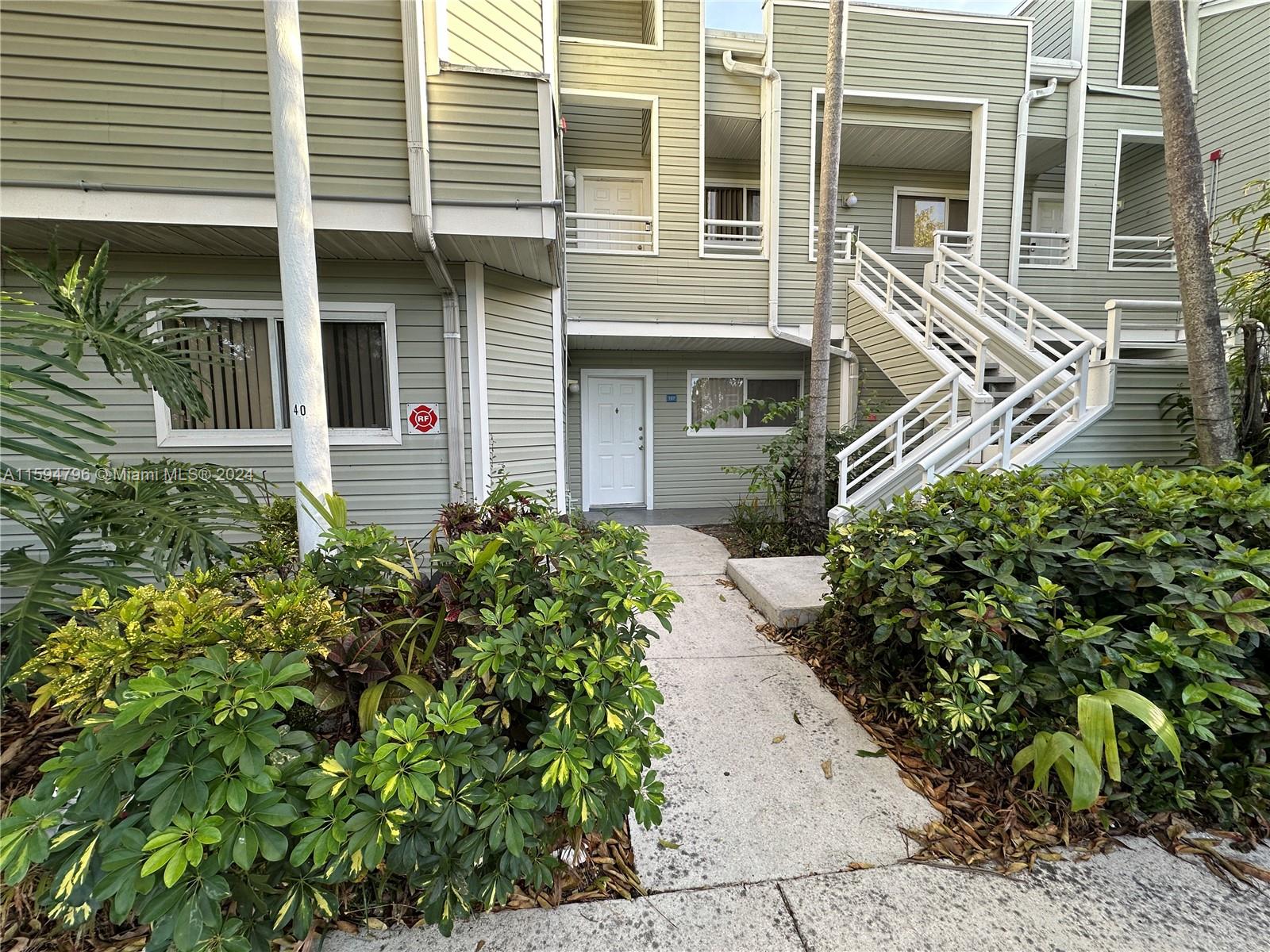 SUMMER LAKE - Residential