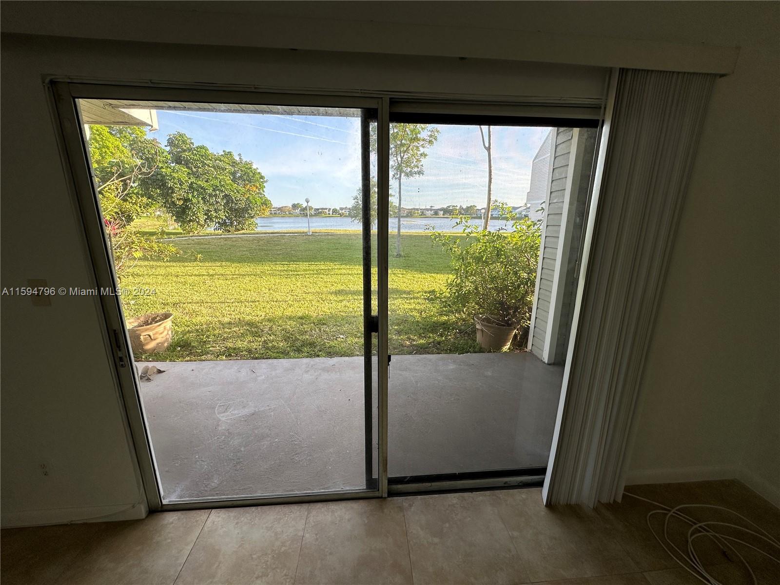 SUMMER LAKE - Residential
