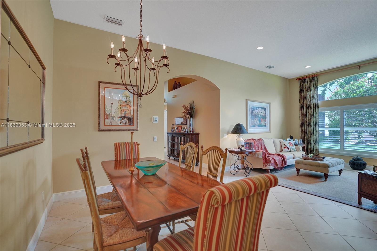 VALENCIA PALMS - Residential