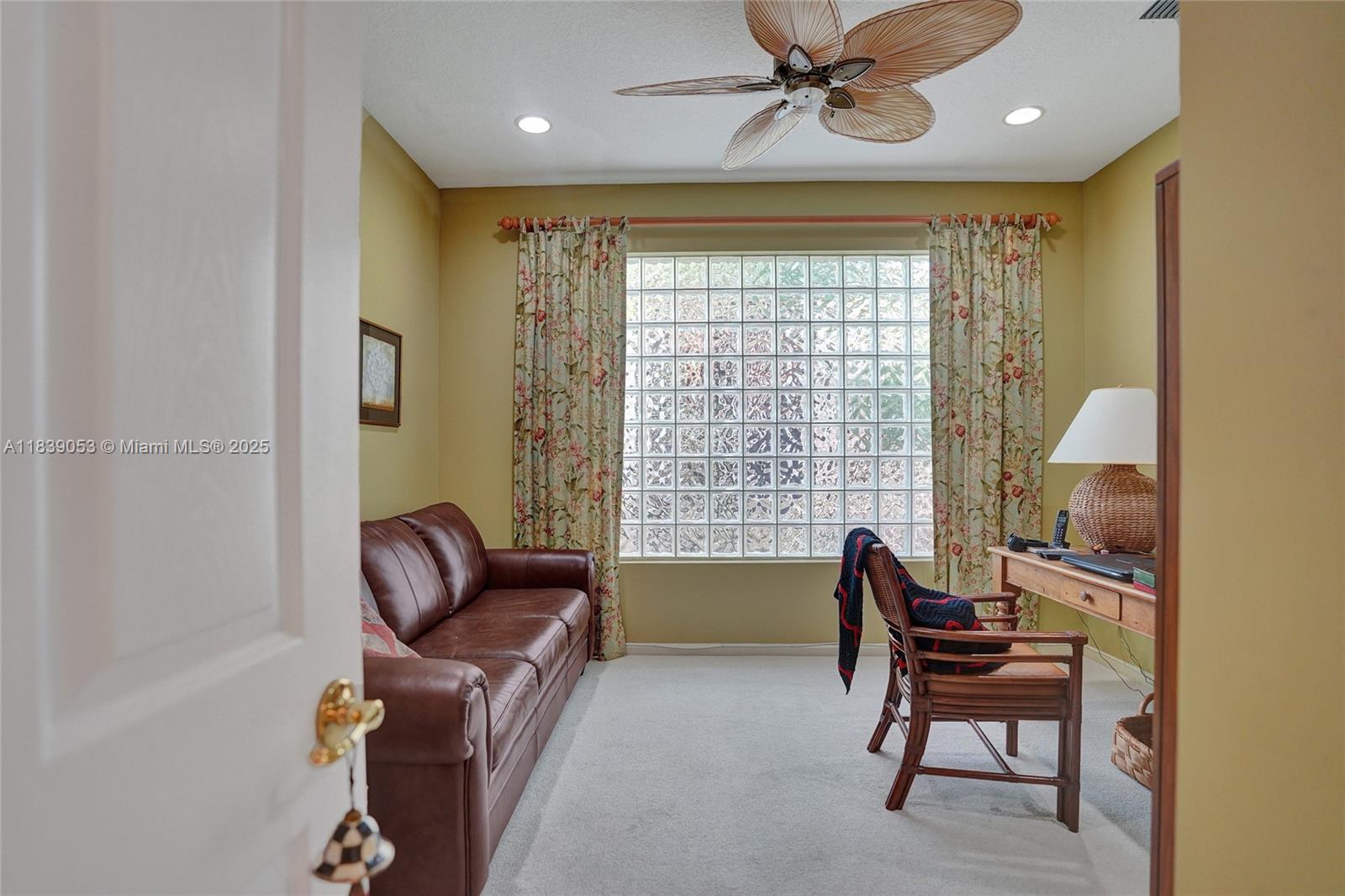 VALENCIA PALMS - Residential