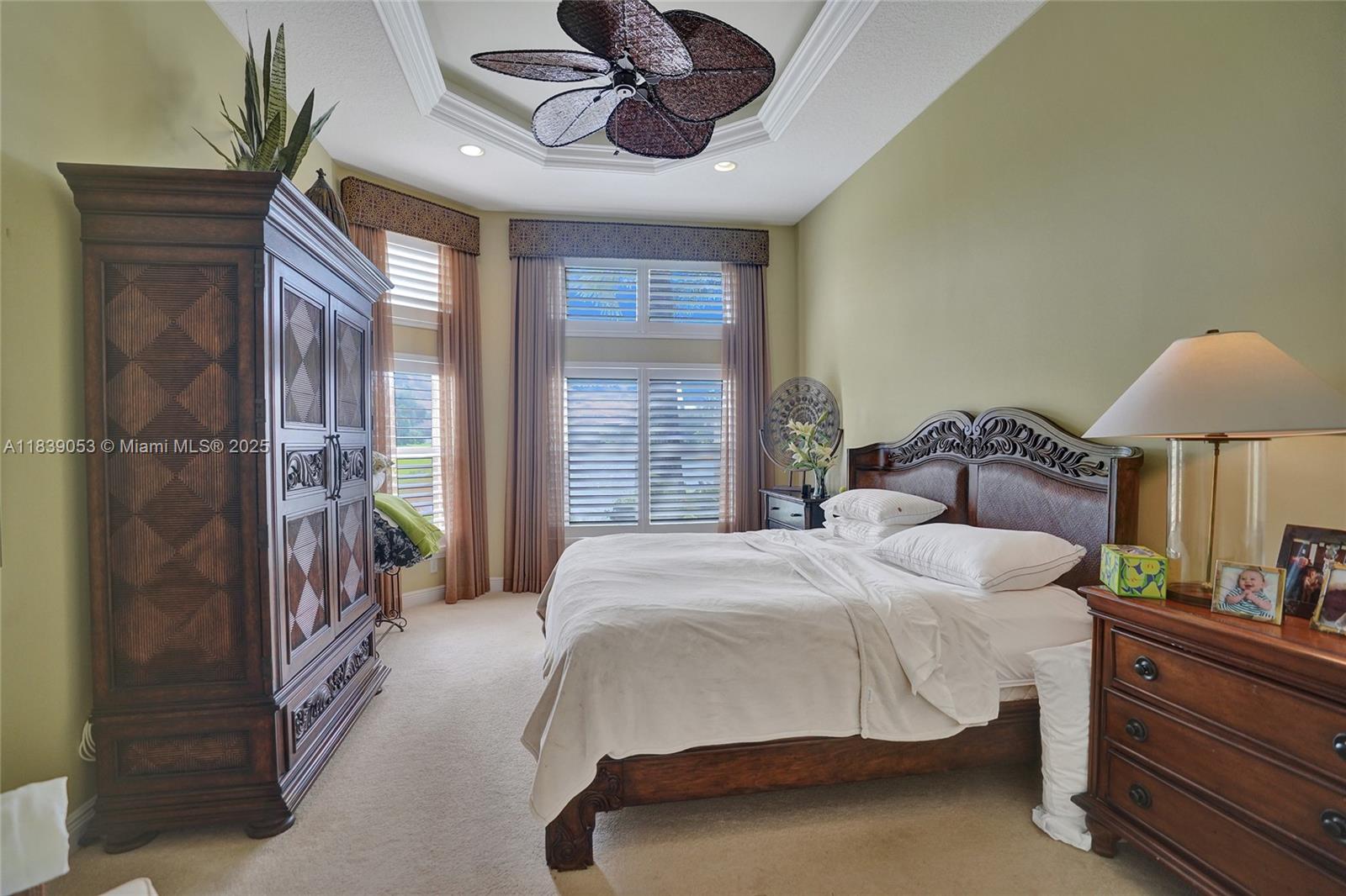 VALENCIA PALMS - Residential