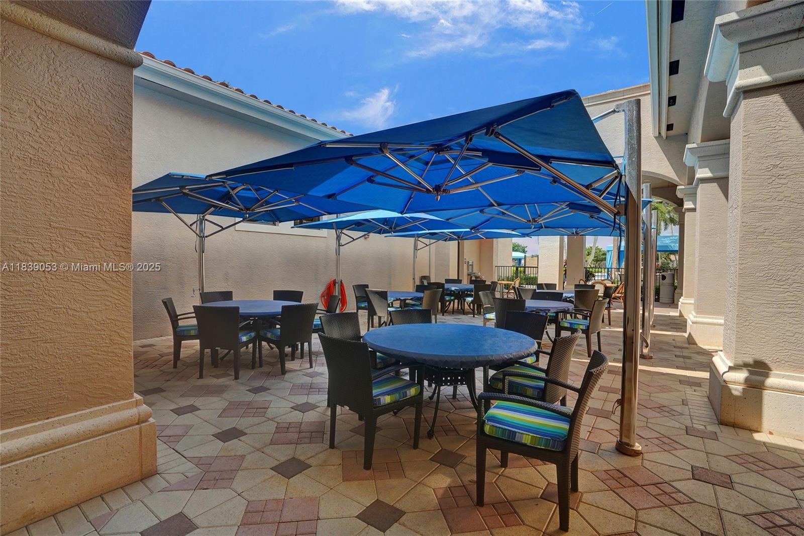 VALENCIA PALMS - Residential
