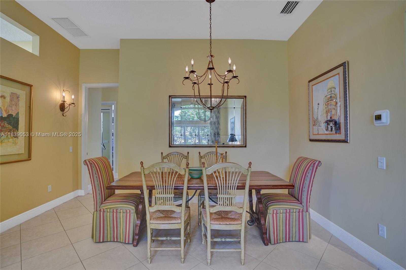 VALENCIA PALMS - Residential