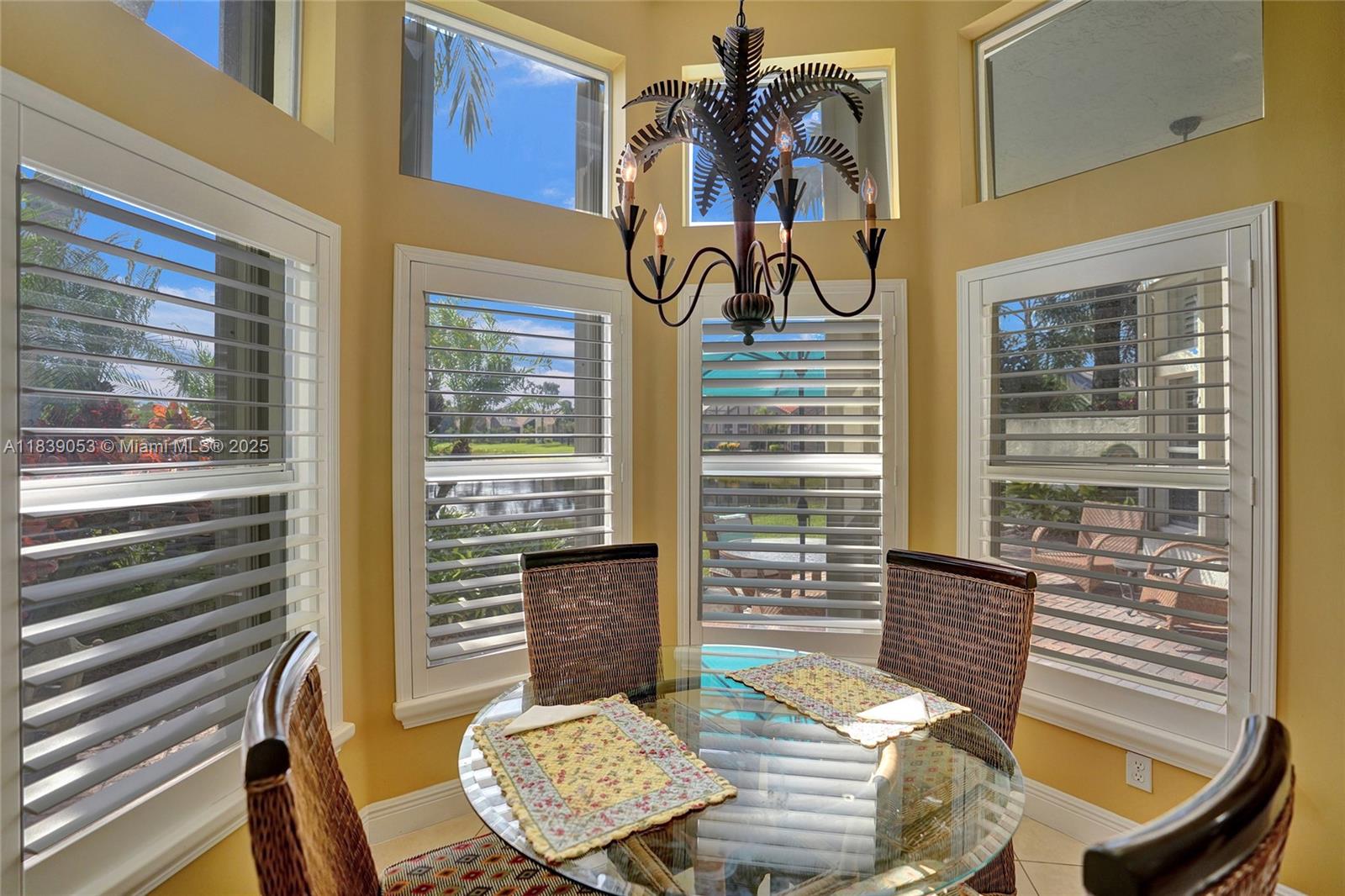 VALENCIA PALMS - Residential