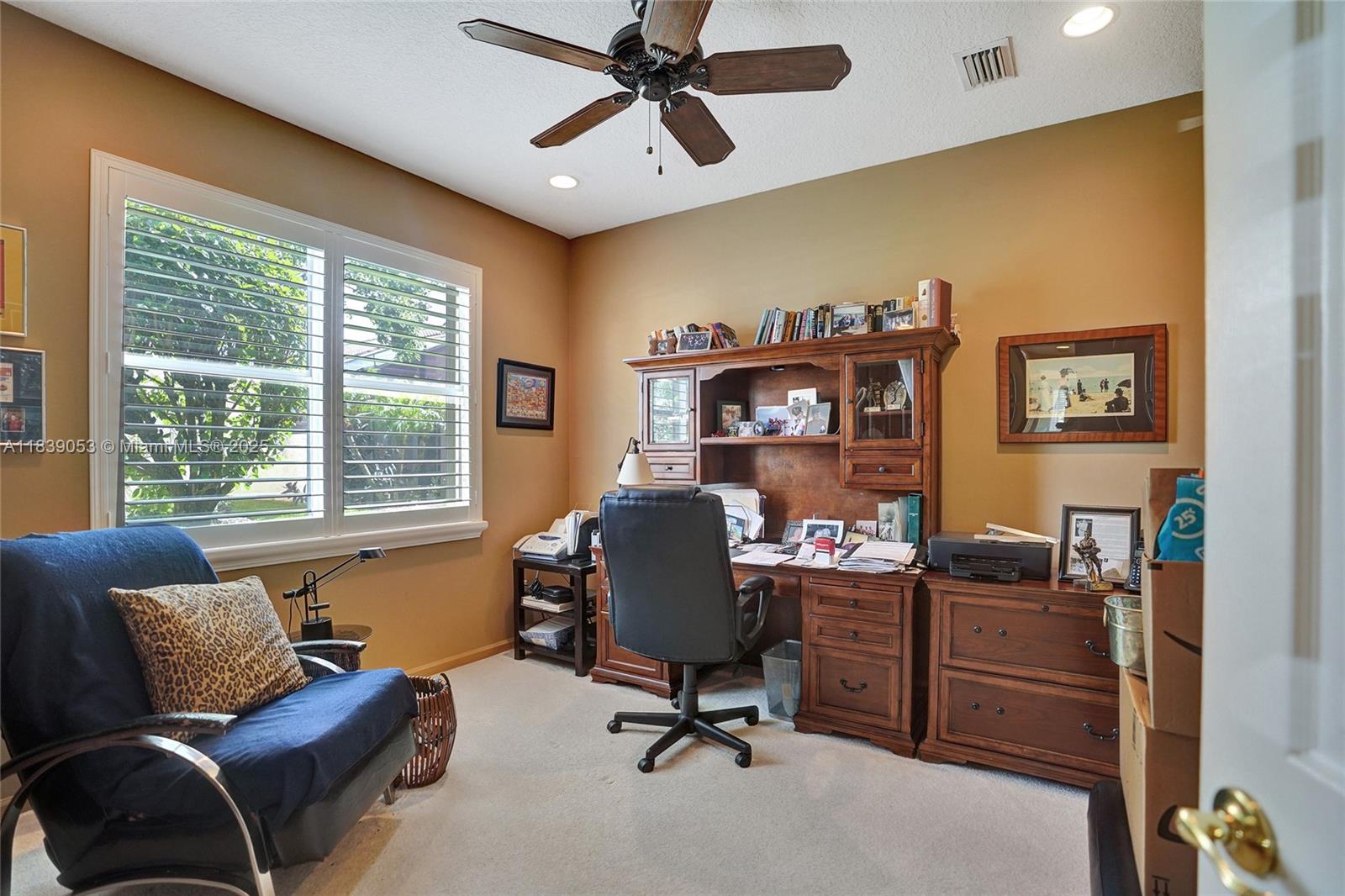 VALENCIA PALMS - Residential