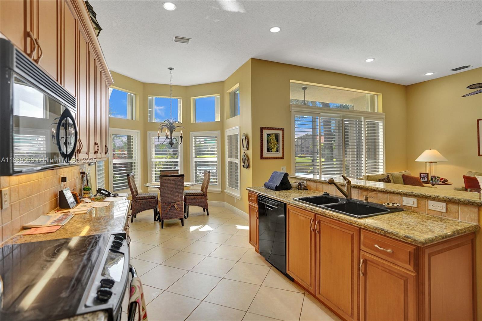 VALENCIA PALMS - Residential